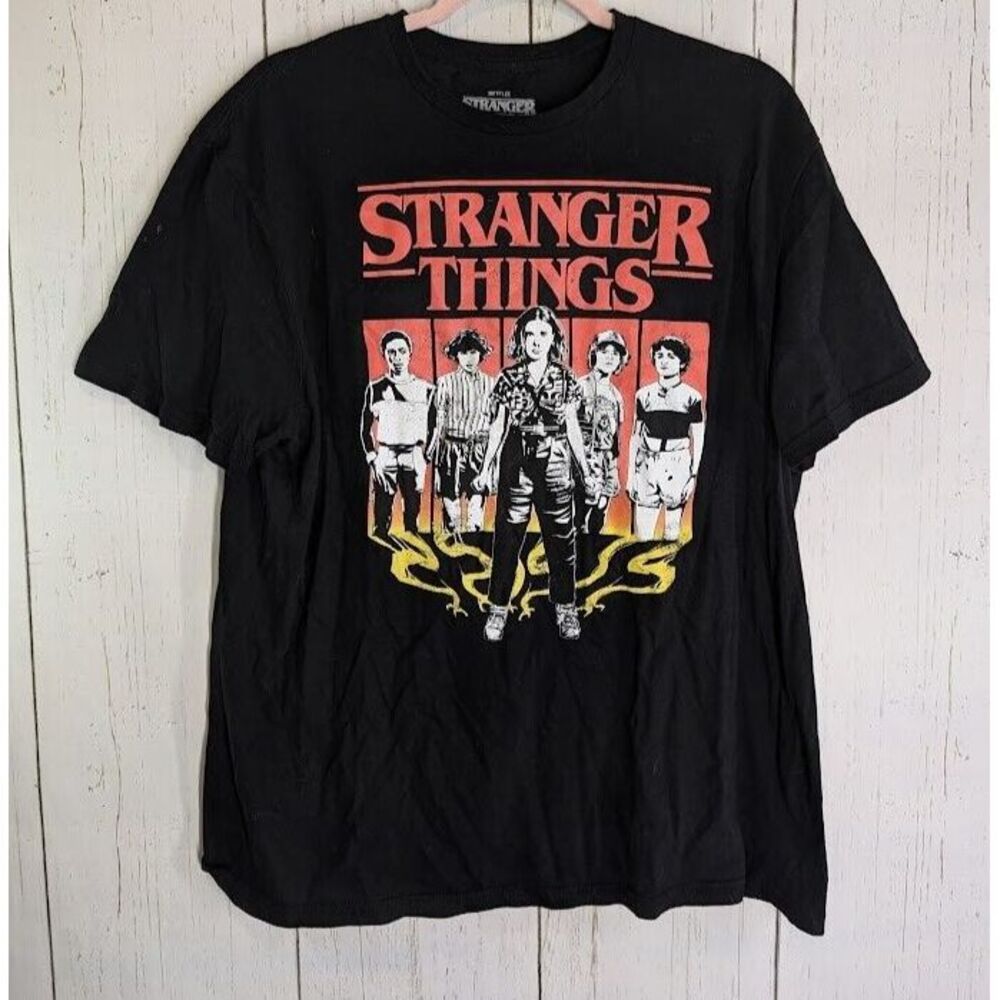 Stranger Things Size Large Black Graphic Womens Short Sleeve Casual Cotton Tee